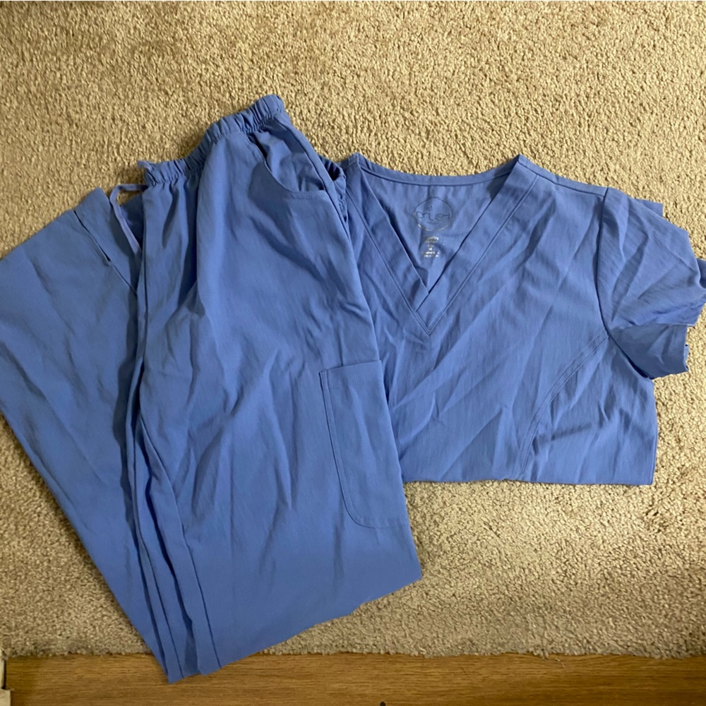 Scrub set